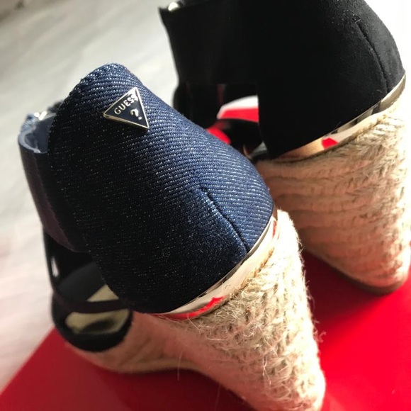 👠 NEW Guess Sandals (Black) - Picture 3 of 3